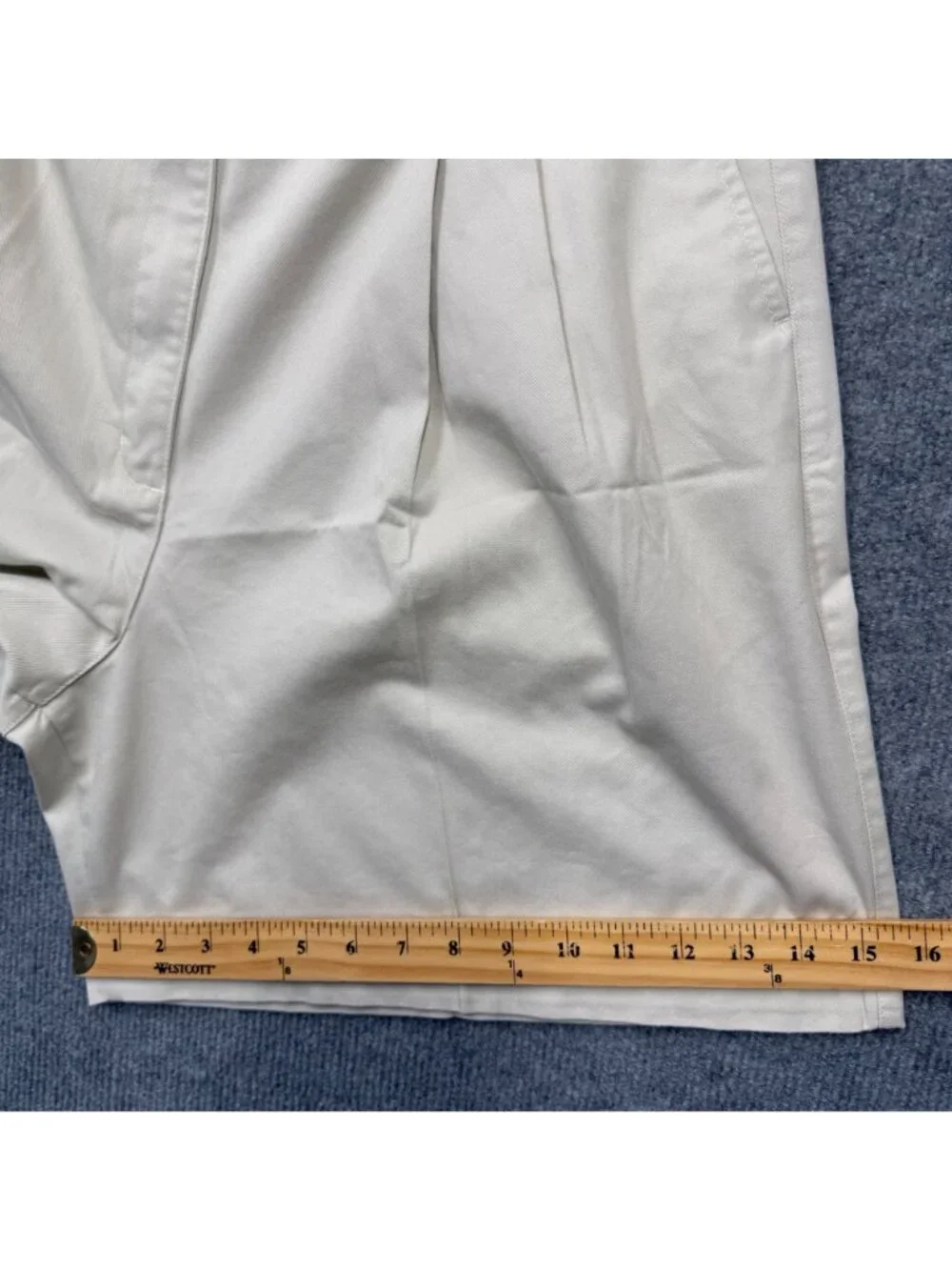 LL Bean Y2K Pleated Khaki Chino Shorts  Normcore Coastal Preppy Hi-Rise Women 18